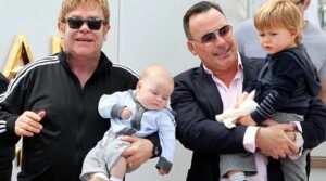 Elton John avec ses enfants