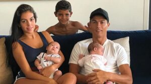 Cristiano Ronaldo avec ses enfants