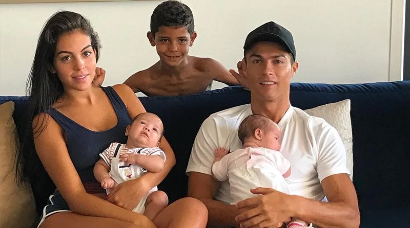 Celebrities who used surrogacy services | VittoriaVita